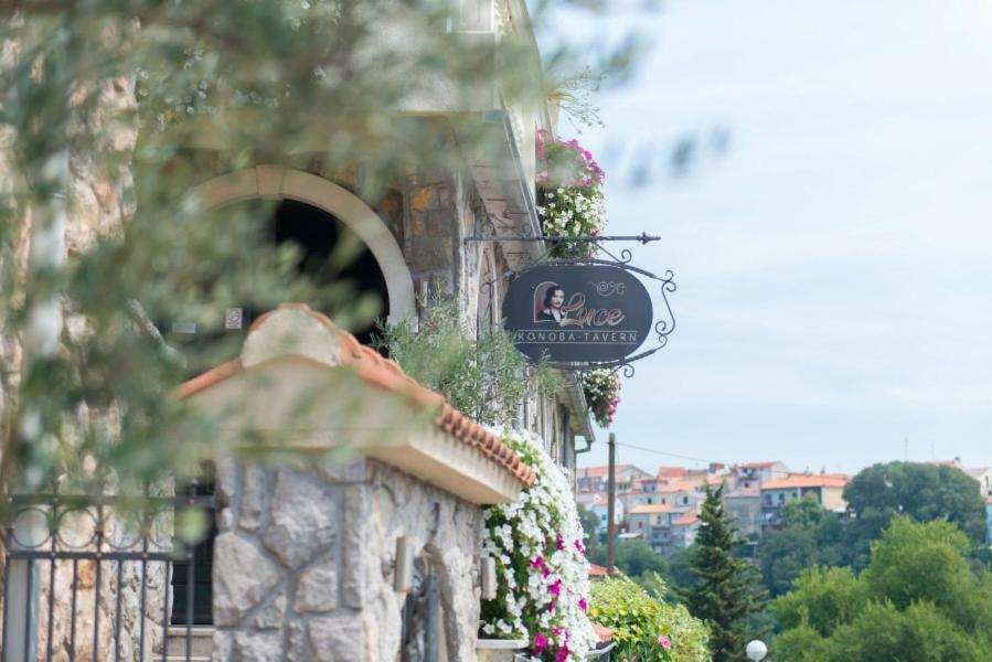 Luksuzne Sobe Luce Acomodação com café da manhã Vrbnik Exterior foto