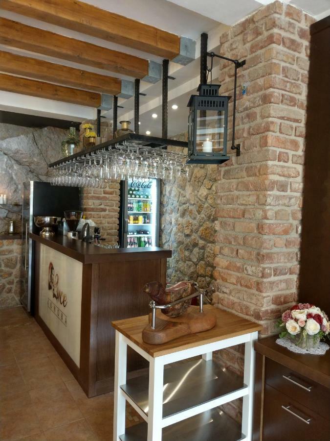 Luksuzne Sobe Luce Acomodação com café da manhã Vrbnik Exterior foto